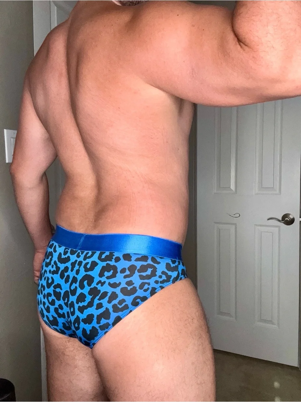 Modus Vivendi vibrant blue